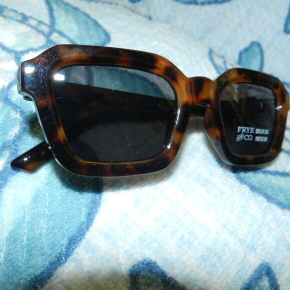 Frye & Co. Sunglasses Rectangular Tortoise UVA/UVB Protection NWT 🆕📦⌚🏃🏻💨⚡🚚 - Picture 2 of 16